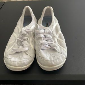 Womens Skechers Tennis Shoes.